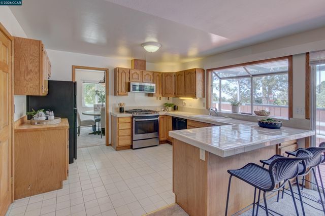 585 Mt Dell Dr, Clayton, CA 94517