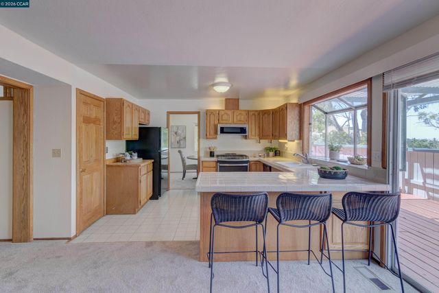 585 Mt Dell Dr, Clayton, CA 94517