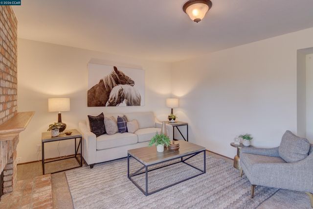 585 Mt Dell Dr, Clayton, CA 94517