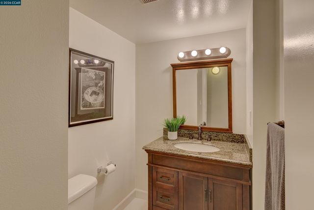 585 Mt Dell Dr, Clayton, CA 94517