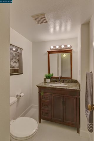 585 Mt Dell Dr, Clayton, CA 94517