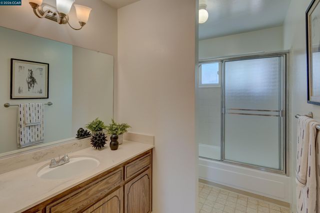 585 Mt Dell Dr, Clayton, CA 94517