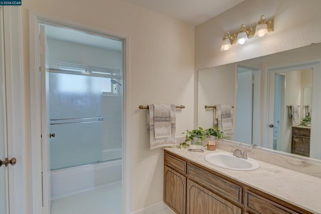 585 Mt Dell Dr, Clayton, CA 94517