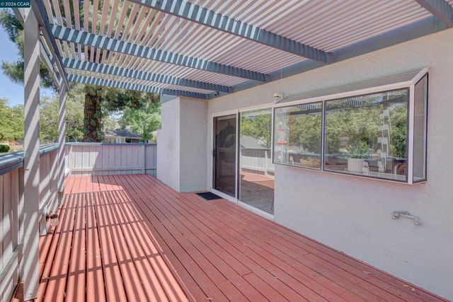585 Mt Dell Dr, Clayton, CA 94517