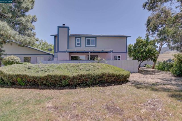 585 Mt Dell Dr, Clayton, CA 94517