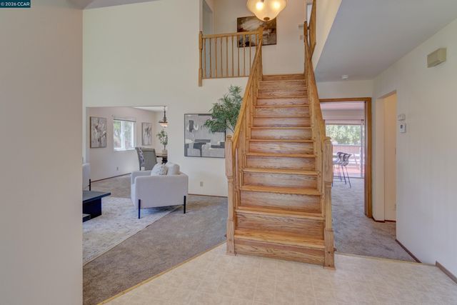 585 Mt Dell Dr, Clayton, CA 94517