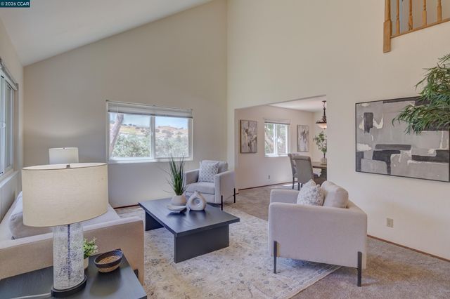 585 Mt Dell Dr, Clayton, CA 94517