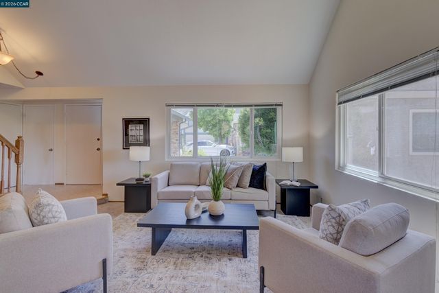 585 Mt Dell Dr, Clayton, CA 94517