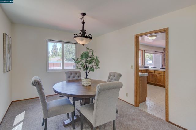 585 Mt Dell Dr, Clayton, CA 94517