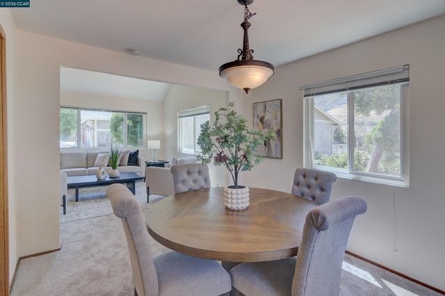 585 Mt Dell Dr, Clayton, CA 94517