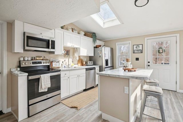 377 Smyth Road, Manchester, NH 03104