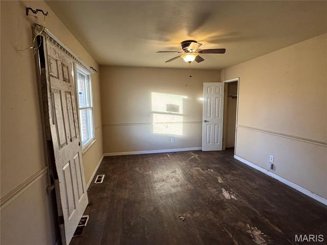 10418 Quaker Drive, St Louis, MO 63136