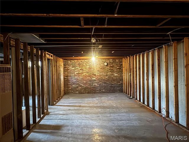 10418 Quaker Drive, St Louis, MO 63136