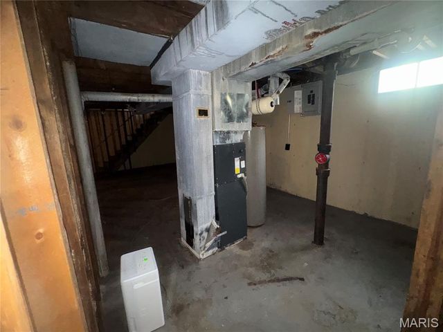 10418 Quaker Drive, St Louis, MO 63136