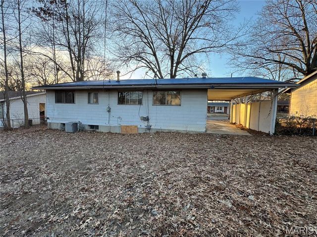 10418 Quaker Drive, St Louis, MO 63136