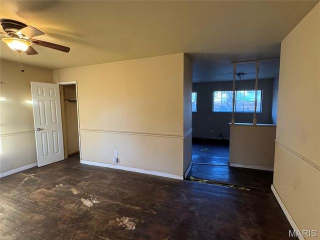 10418 Quaker Drive, St Louis, MO 63136