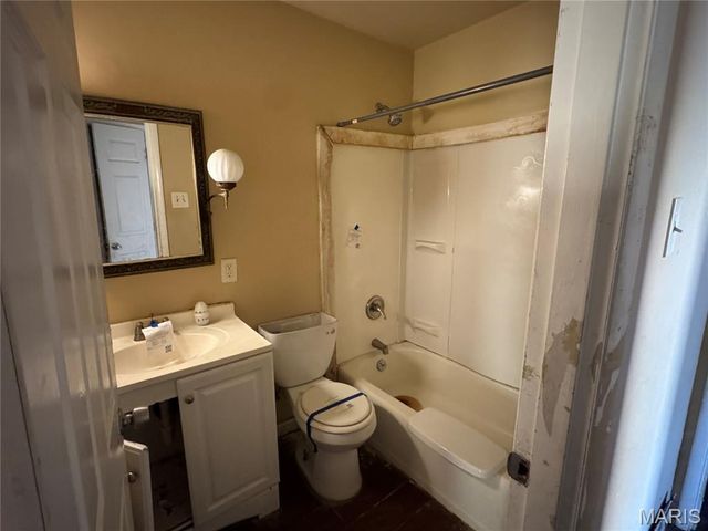 10418 Quaker Drive, St Louis, MO 63136