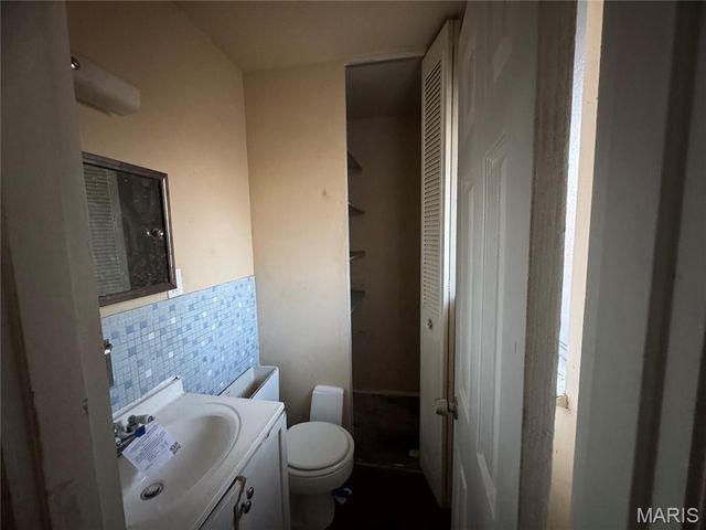 10418 Quaker Drive, St Louis, MO 63136