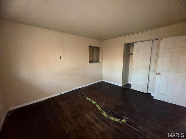 10418 Quaker Drive, St Louis, MO 63136