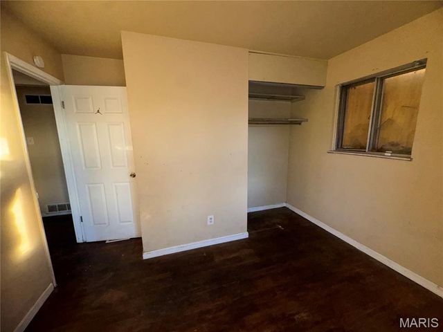 10418 Quaker Drive, St Louis, MO 63136