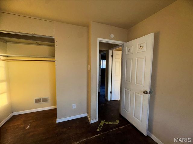 10418 Quaker Drive, St Louis, MO 63136