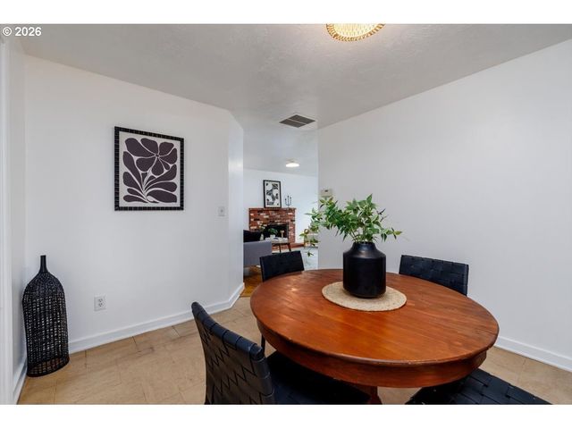 2734 Sw TEXAS St, Portland, OR 97219