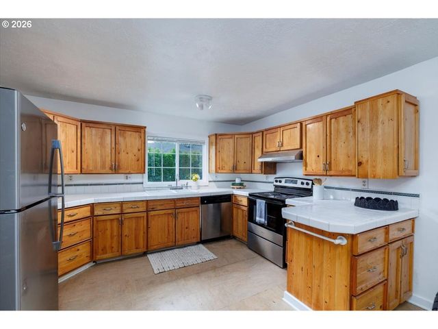 2734 Sw TEXAS St, Portland, OR 97219