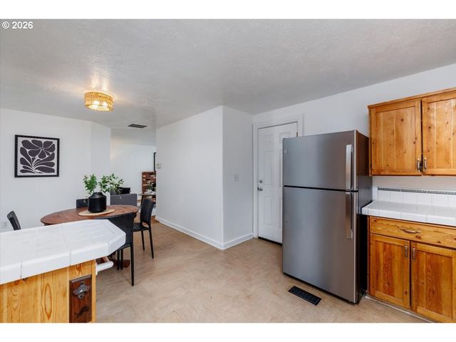 2734 Sw TEXAS St, Portland, OR 97219