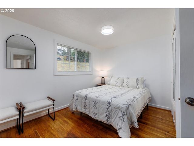 2734 Sw TEXAS St, Portland, OR 97219
