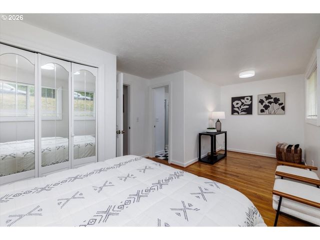2734 Sw TEXAS St, Portland, OR 97219