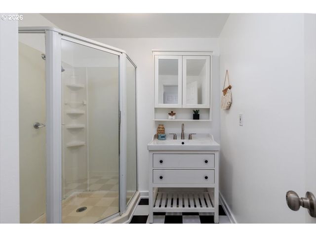 2734 Sw TEXAS St, Portland, OR 97219