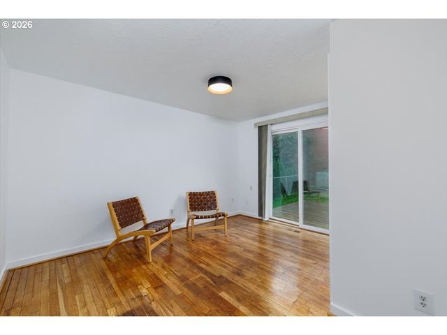 2734 Sw TEXAS St, Portland, OR 97219