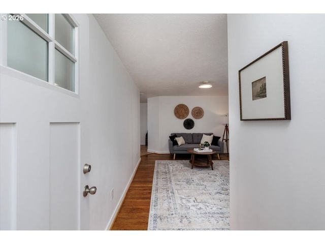 2734 Sw TEXAS St, Portland, OR 97219
