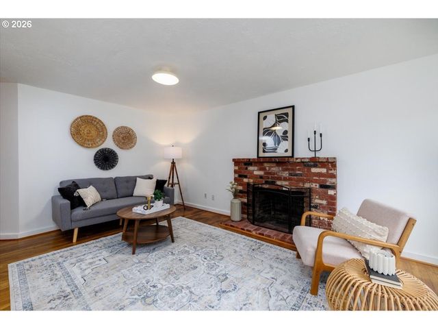 2734 Sw TEXAS St, Portland, OR 97219