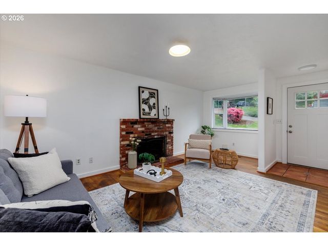 2734 Sw TEXAS St, Portland, OR 97219