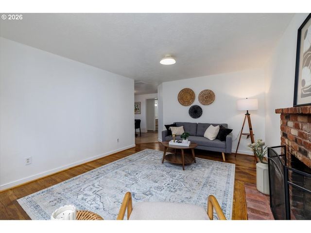 2734 Sw TEXAS St, Portland, OR 97219