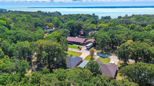 332 Comanche Trail, West Tawakoni, TX 75474