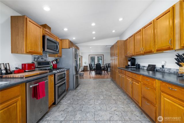 741 SE Cook Plant Farm Road, Shelton, WA 98584