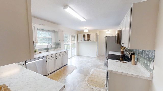 595 Avondale Drive, Rocky Face, GA 30740