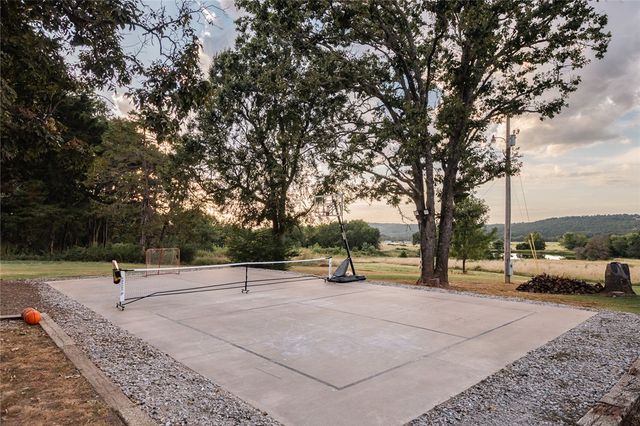 17215 E Wyman Road, Fayetteville, AR 72701