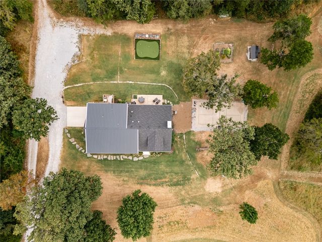 17215 E Wyman Road, Fayetteville, AR 72701