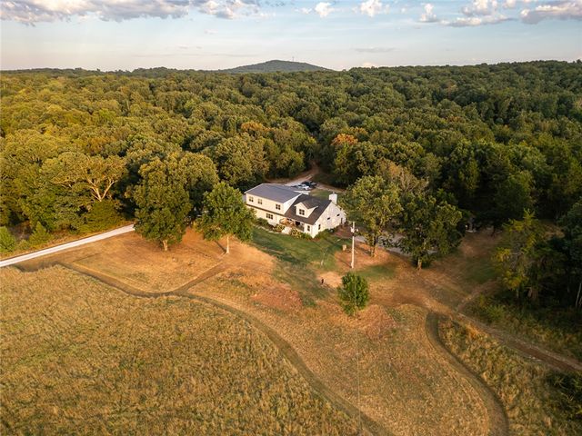 17215 E Wyman Road, Fayetteville, AR 72701
