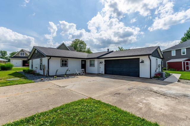 15 Lane 880 Snow Lk, Fremont, IN 46737