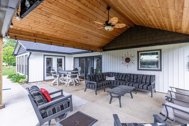 15 Lane 880 Snow Lk, Fremont, IN 46737