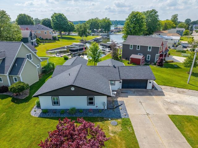 15 Lane 880 Snow Lk, Fremont, IN 46737