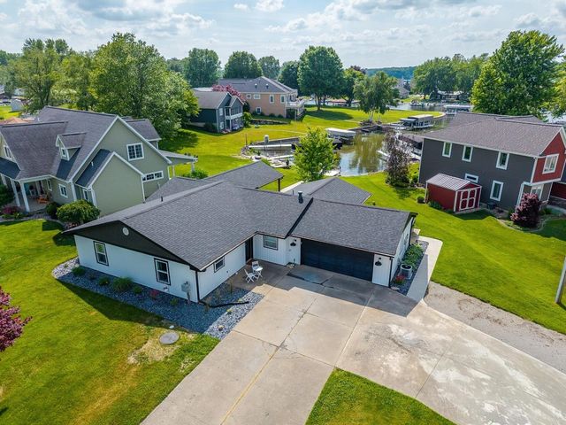 15 Lane 880 Snow Lk, Fremont, IN 46737
