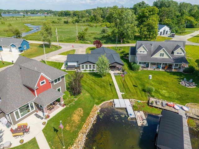 15 Lane 880 Snow Lk, Fremont, IN 46737