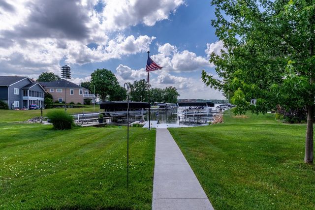 15 Lane 880 Snow Lk, Fremont, IN 46737