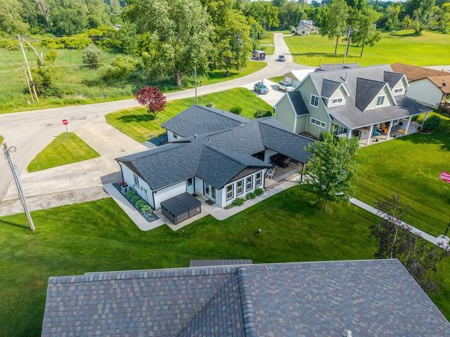 15 Lane 880 Snow Lk, Fremont, IN 46737