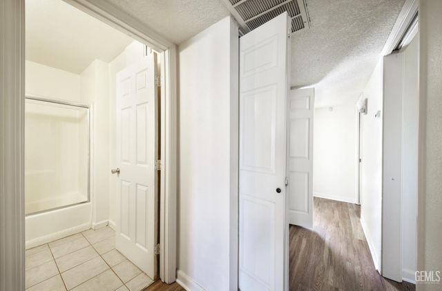 1011 Oleander Avenue, Bakersfield, CA 93304